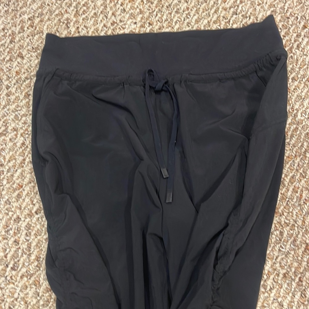 Athleta Attitude Crop size 6